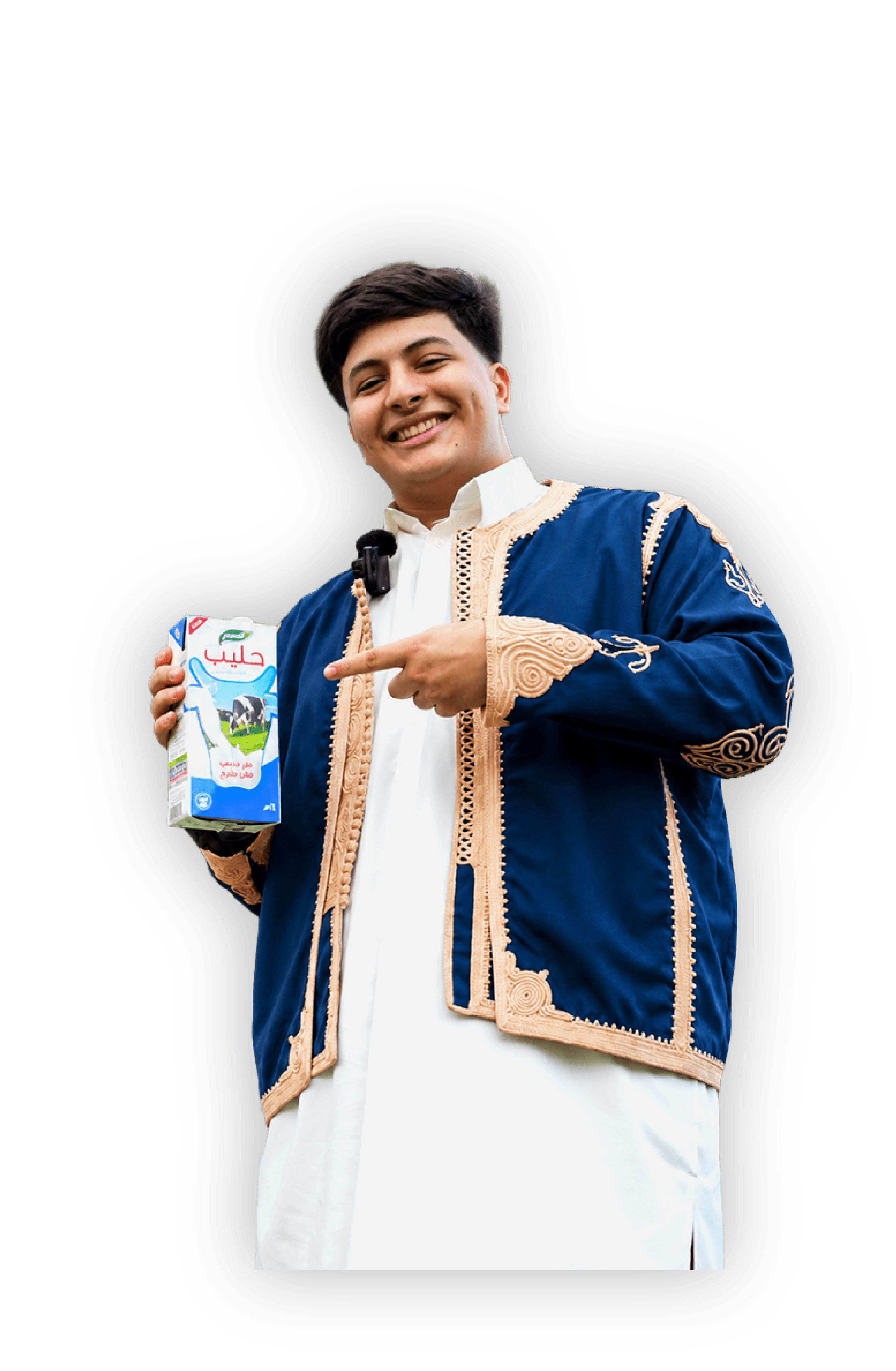 رجل بالزي الوطني يحمل عبوة حليب النسيم